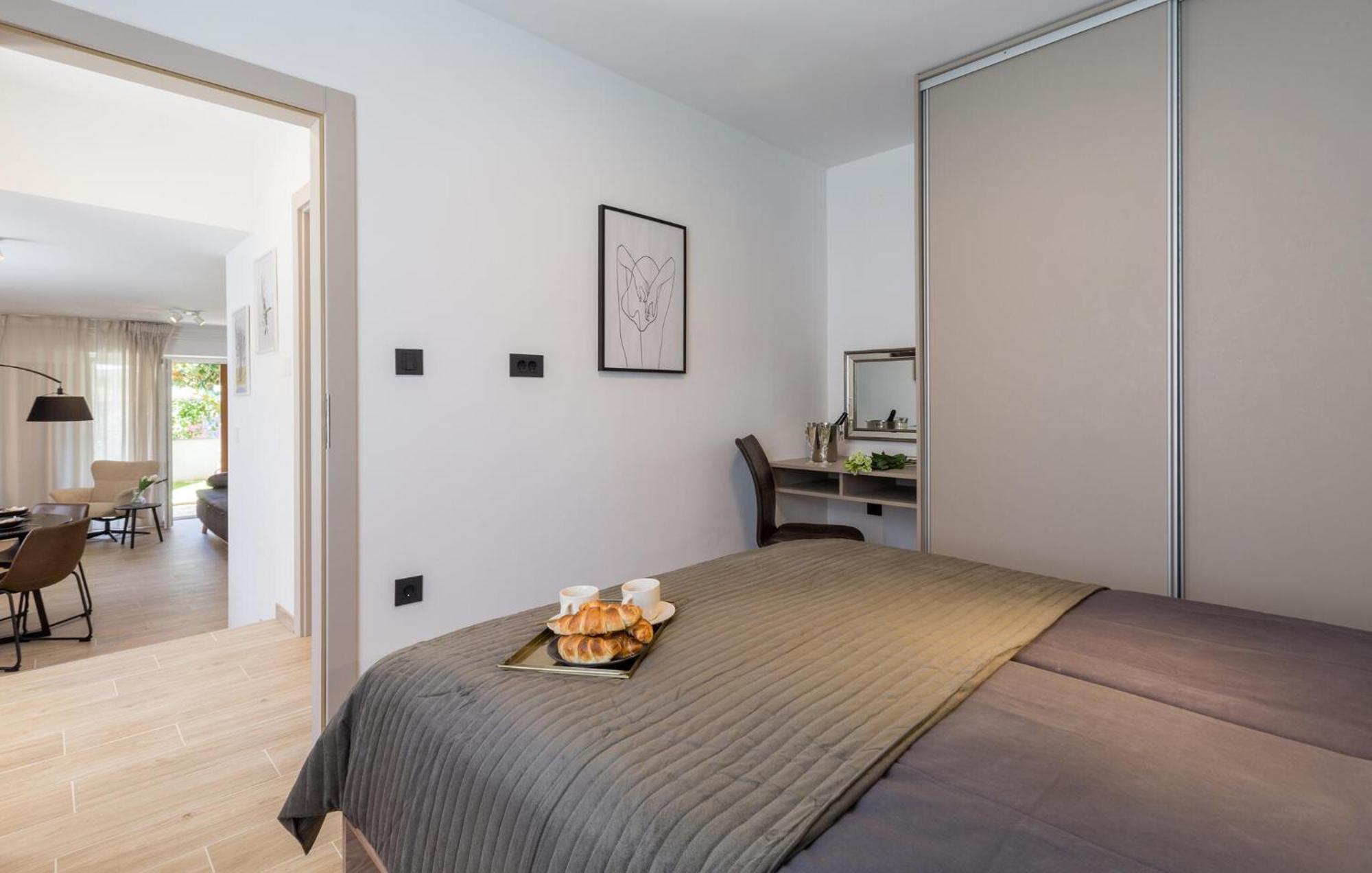 1 Bedroom Beautiful Apartment In Poreč Exteriör bild