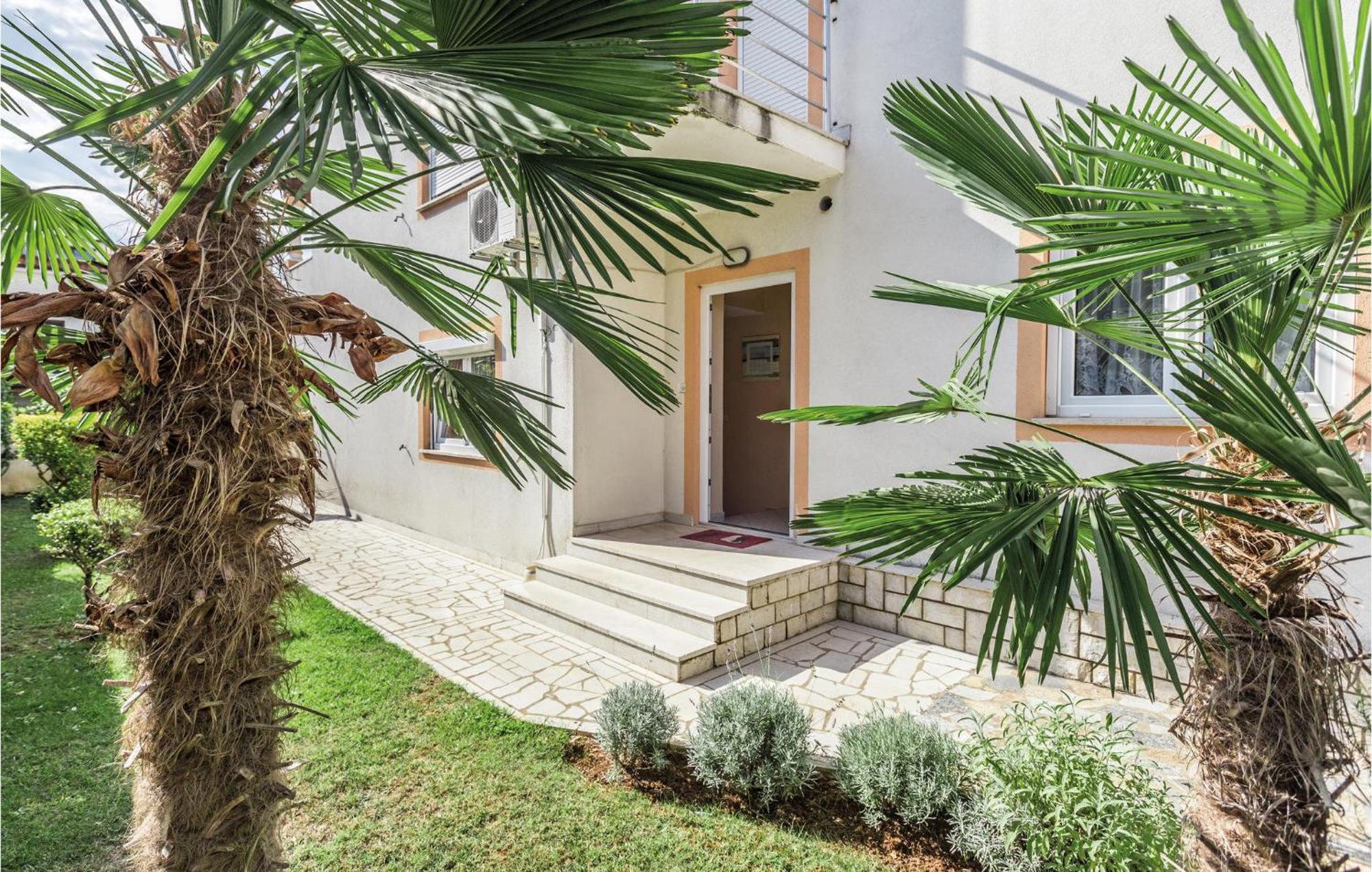 1 Bedroom Beautiful Apartment In Poreč Exteriör bild